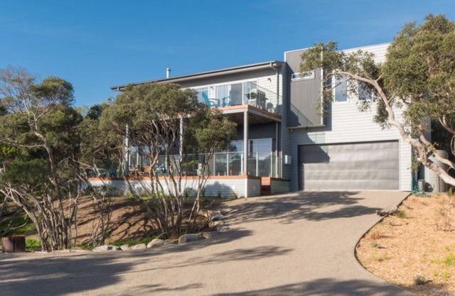 Coastal Luxury - Perfect for 2-3 families to enjoy fabulous open plan living.