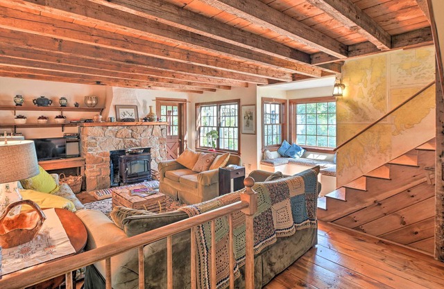 Coastal Maine Retreat: Deck w/ Bay Views!