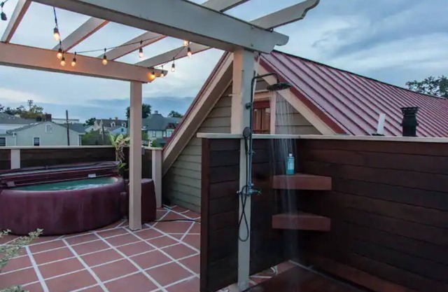 Coastal Modern Terrace Apartment & Rooftop Hot Tub - Near Forsyth
