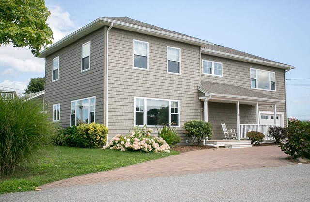 Lujo Narragansett Beach Home - Your Happy Place!