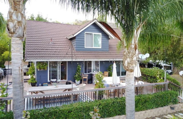 Coastal Ranch Home: 1.5 Private Acres just Mins to Beach