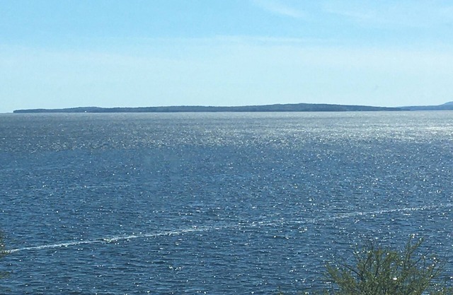 Coastal Retreat: Your Perfect Maine Vacation Getaway. Pet Friendly