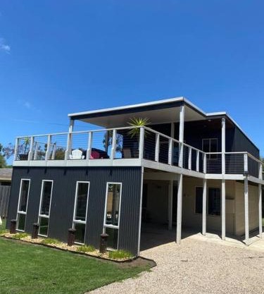 Coastal Retreat, 400 Metres to beach