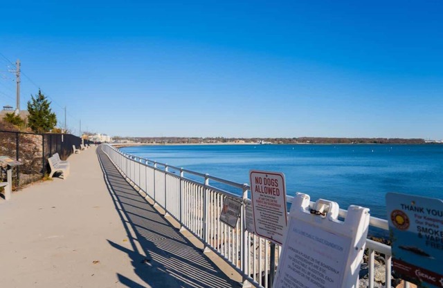 Coastal Retreat - Drive to Beaches or Stay & Play