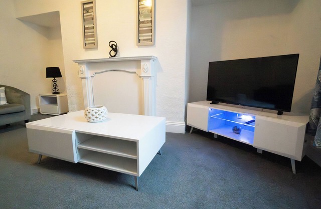 Coastal Retreat for Professionals - 5 mins drive to the beach.