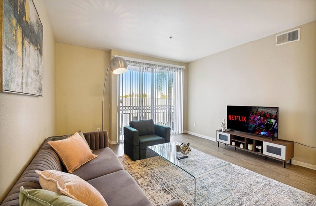 Coastal Retreat with Pool & Free Parking & Gym