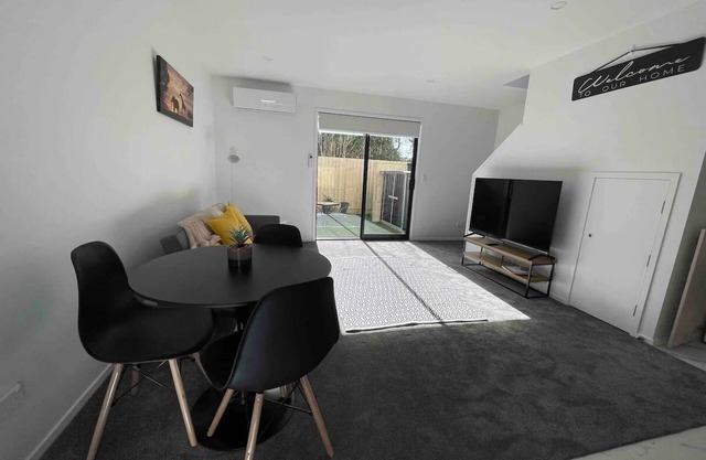 Coastal Sanctuary - Brand New Modern Townhouse