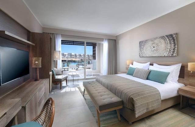 Coastal Soma Bay Stay | 300m Beach, Pools, Spa & Dining for All Ages