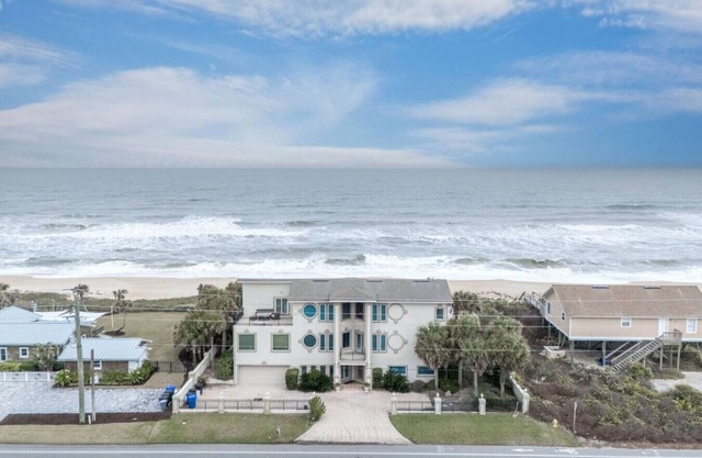 Coastal Splendor - Oceanfront - Heated Pool - Sleeps 16