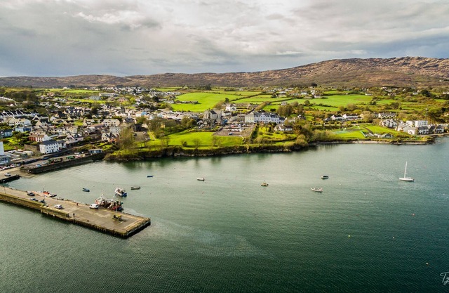 Coastal town 2-Bedroom apartment, West Cork - Schull Harbour Hotel