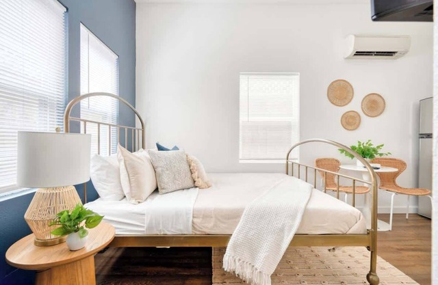 Beach Vibes Getaway near Burnside & Laurelhurst!