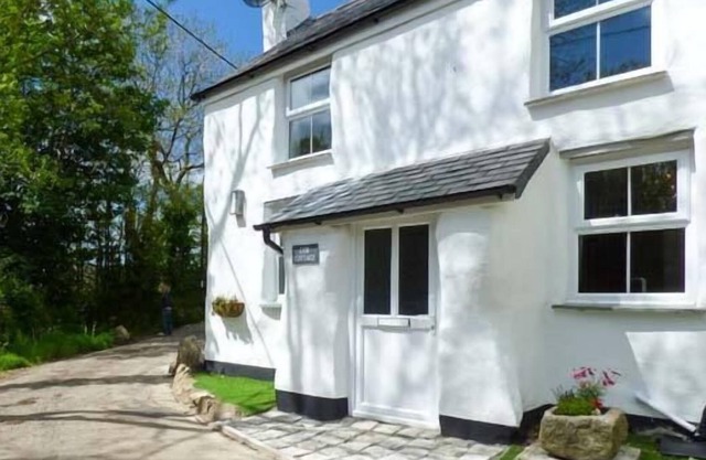 Cob Cottage, ST COLUMB MAYOR