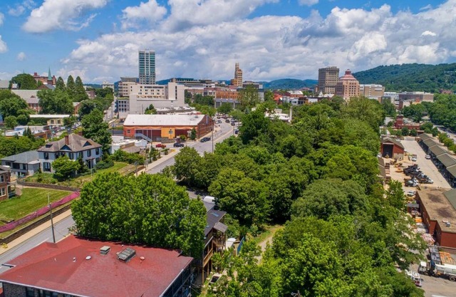 Cobalt Corner Dog Friendly Park Free Onsite