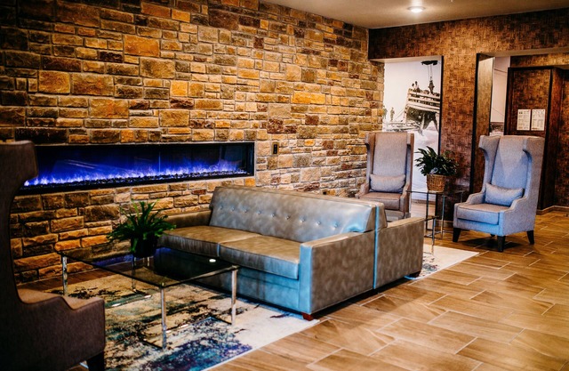 Cobblestone Hotel & Suites - International Falls