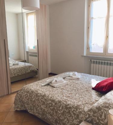 "Coccole nel borgo" 2min to outlet apartment with terrace