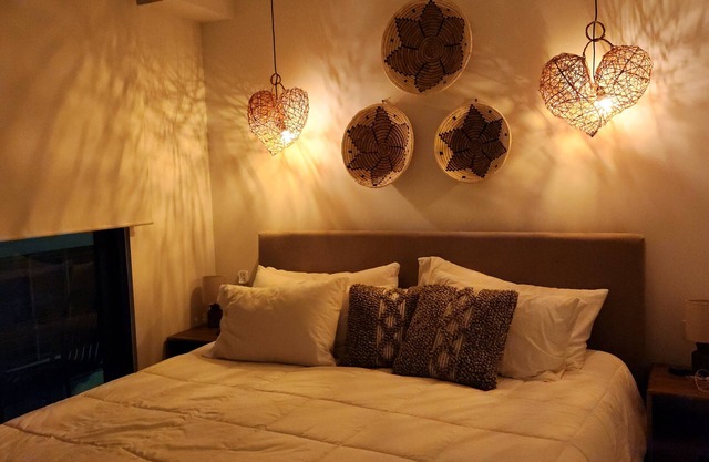 Coco Love Shack- Easy walk to the Beach & 5th Ave! Fitness Room & Shared Laundry