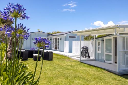 Coco Grove Oneroa - Luxe Escape with Spa Pool