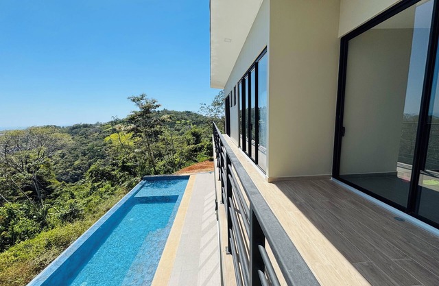 Coco Rica Luxury 4-bedroom Villa w/ Oceanview & Infinity Pool in Puerto Carrillo