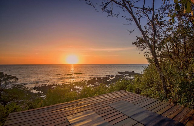 Cocobolo Beach house. Ocean view. Beach front. Private community