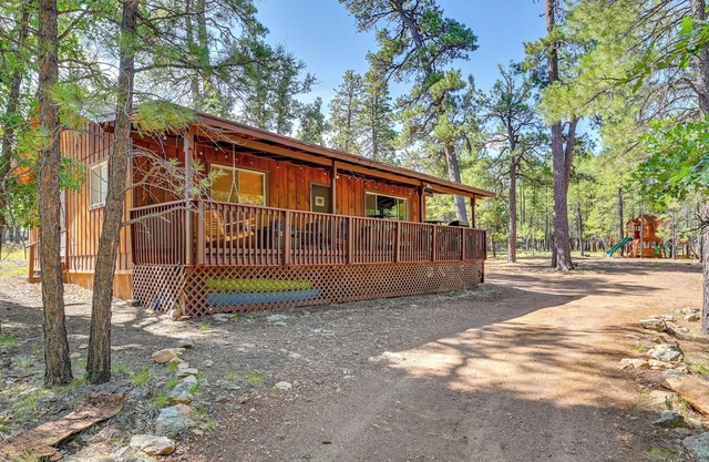 Coconino Cabin w/ Kayaks ~ 13 Mi to Reservoir