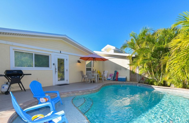 Coconut Cottage #1 by AMI Locals