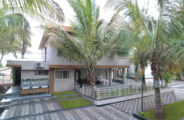 Coconut Lagoon Agro Resort