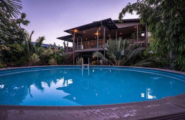 COCONUTS - Absolute Beachfront home en Hydeaway Bay