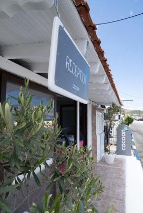 Cocoon Hotel-Beach bar