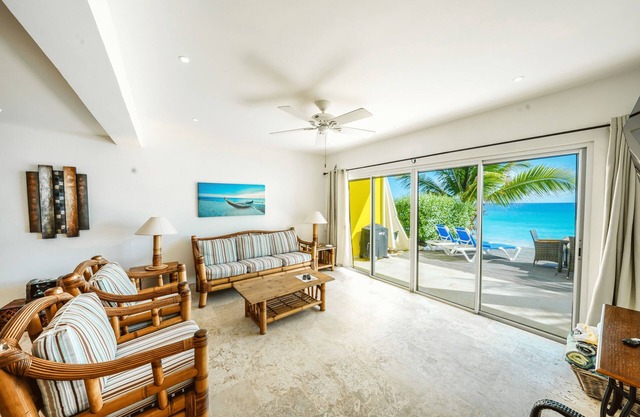 Cocos Beachfront Breeze