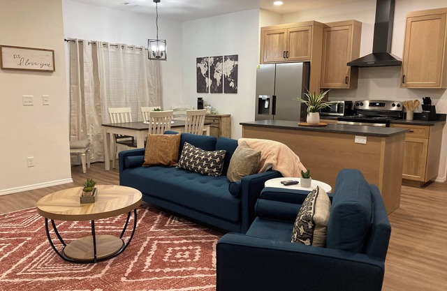 Coco’s Corner - Brand New 3 BD 2 BR Duplex near Palo Duro Canyon State Park