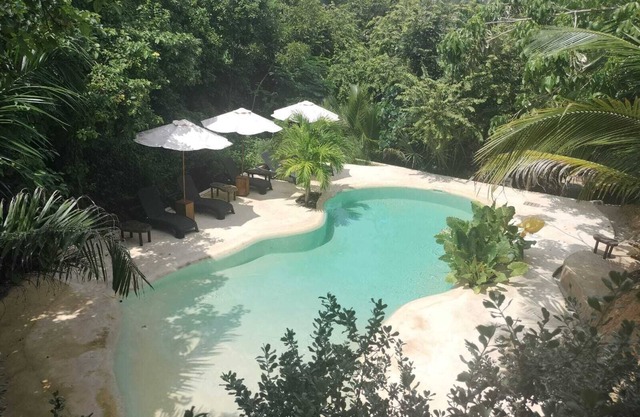 Cocos Hotel
