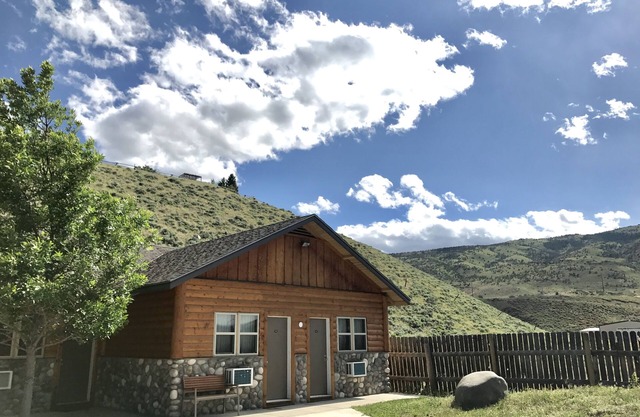 Cody Holiday Lodge