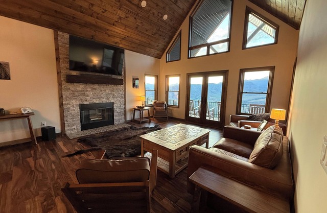 Cody WY Yellowstone Luxury Mountain Escape - 3 Bed 2 Ba Amazing Mountain Views