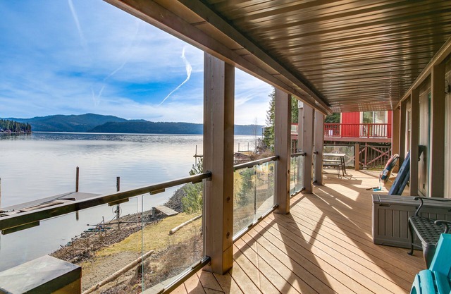 Coeur d'Alene Lakefront Home: Private Dock & Beach
