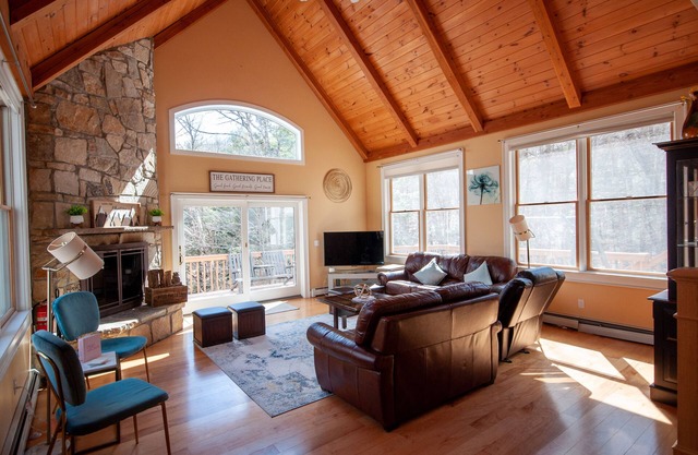 Coffee Lover's Retreat w/ hot tub & game room
