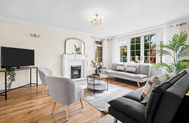 Cohost Partners Charming 5BR Home with Garden & Parking