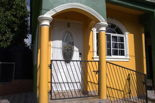 Coke Sixteen Guest Vacation Home