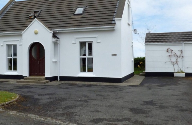 COLBHA COTTAGE, family friendly in Portsalon, County Donegal