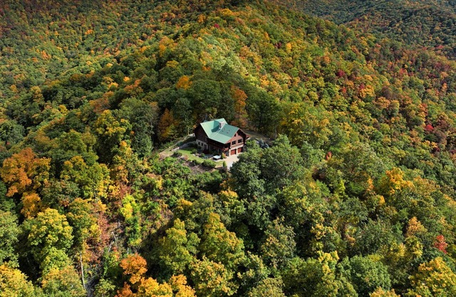 Cold Mountain Lodge | Luxury log cabin retreat with 360º views of the Smokies