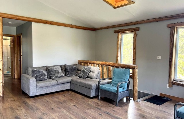 Coldwater Haven: Spacious & Cozy Ski Retreat Near Horseshoe Valley