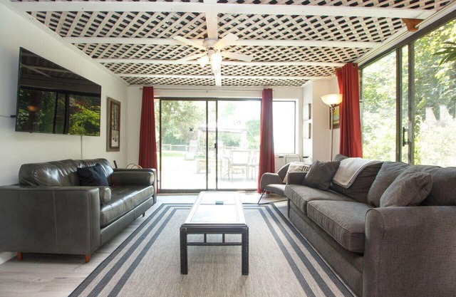 Coles Bay Vacation Retreat / Playas, Golf, Senderos