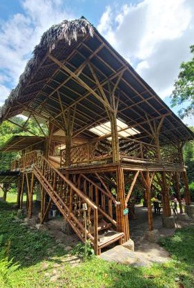 Colibamboo Ecolodge Biocasa artesanal rodeada de naturaleza con jaccuzi y mucho más