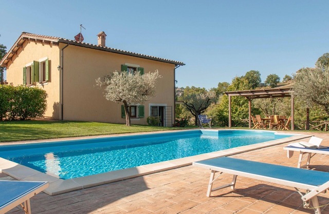 Colle Arponi, modern holiday home, private with pool