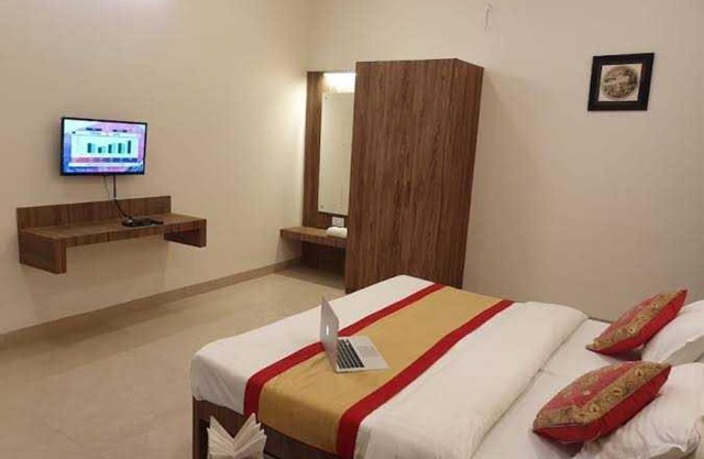 Collection O 70046 Hotel Atithi