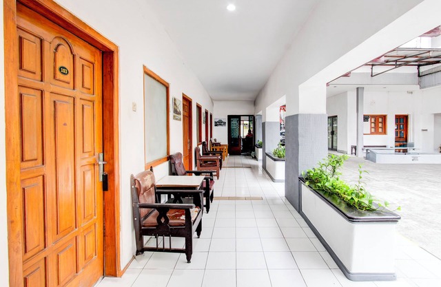 Collection O Jalan Slamet Riyadi Near Kampung Batik Kauman Formerly Hotel Grand Kota