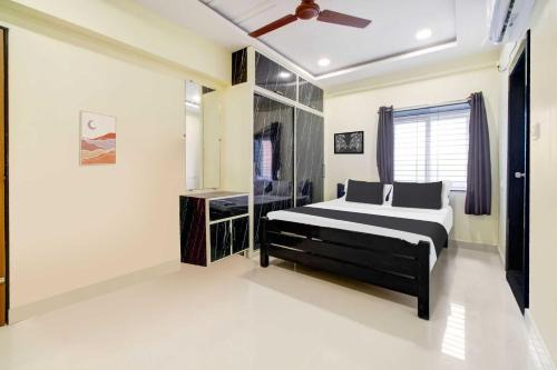 Collection O Murali Nagar Near NAD Junction