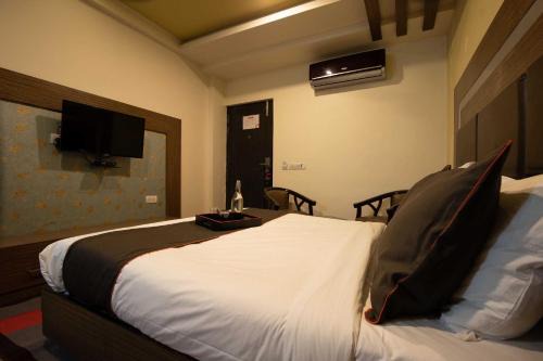 Collection O Vangani Railway Station Hotel Chadha