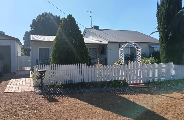 Collie Getaway- Camellia Cottage