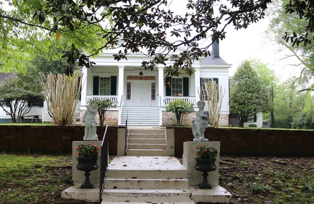 Collina Plantation Inn