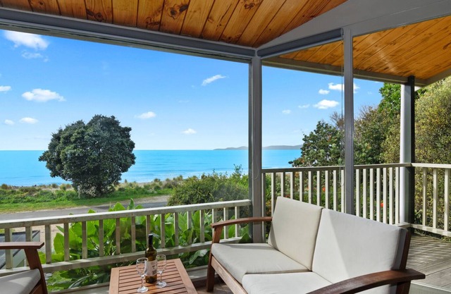 COLLINGWOOD BEACH HOUSE - GOLDEN BAY HOLIDAY HOME in Collingwood